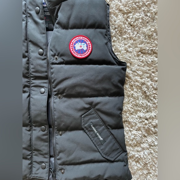 CANADA GOOSE FREESTYLE VEST - Picture 2 of 7